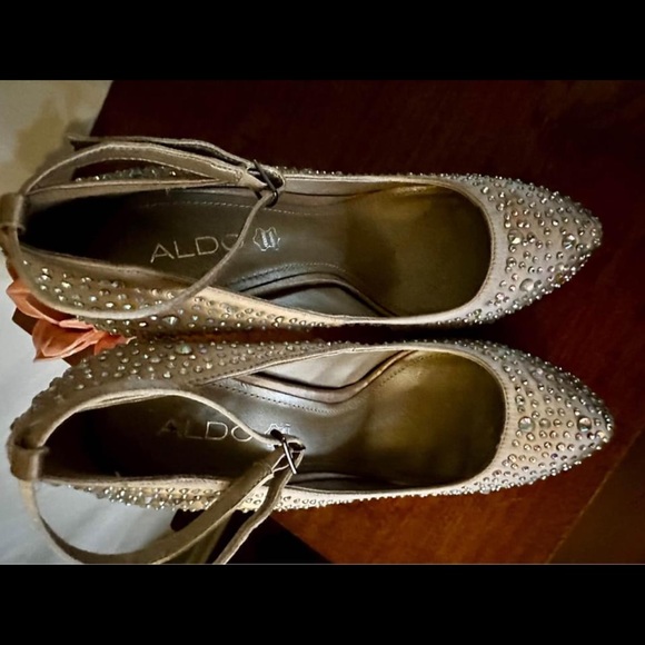 Gorgeous Sparkly Champagne Aldo Stiletto Heels - Fit for a princess! - Picture 8 of 10